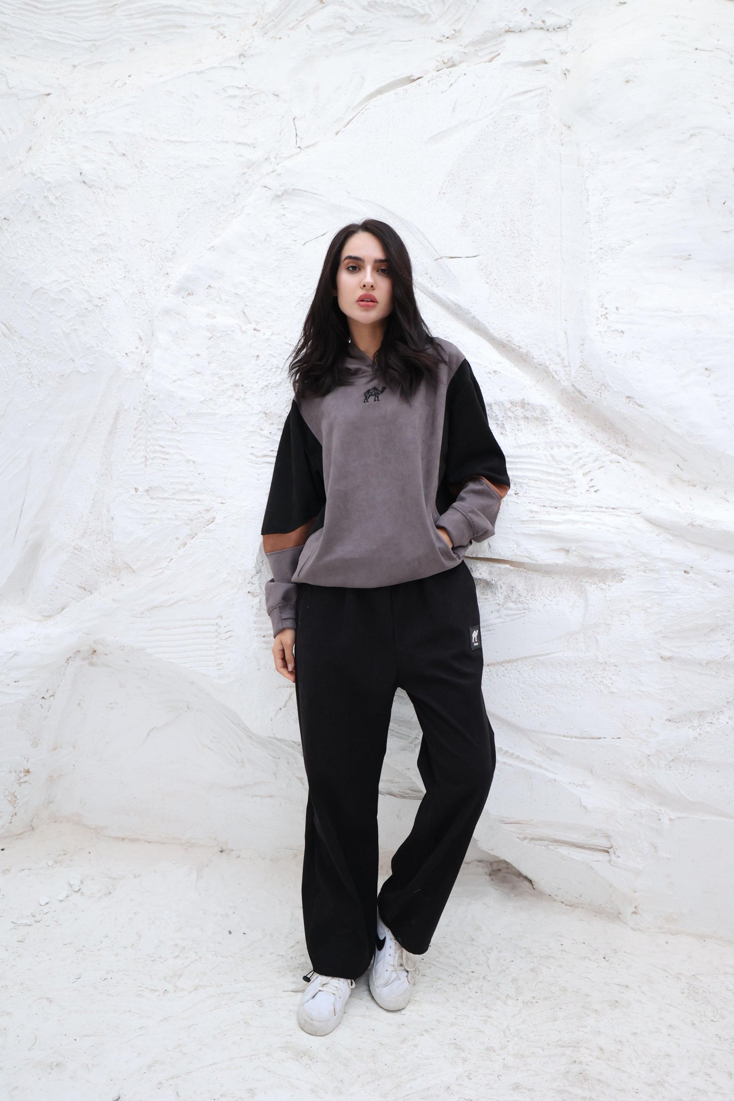 هودي رمادي وأسود