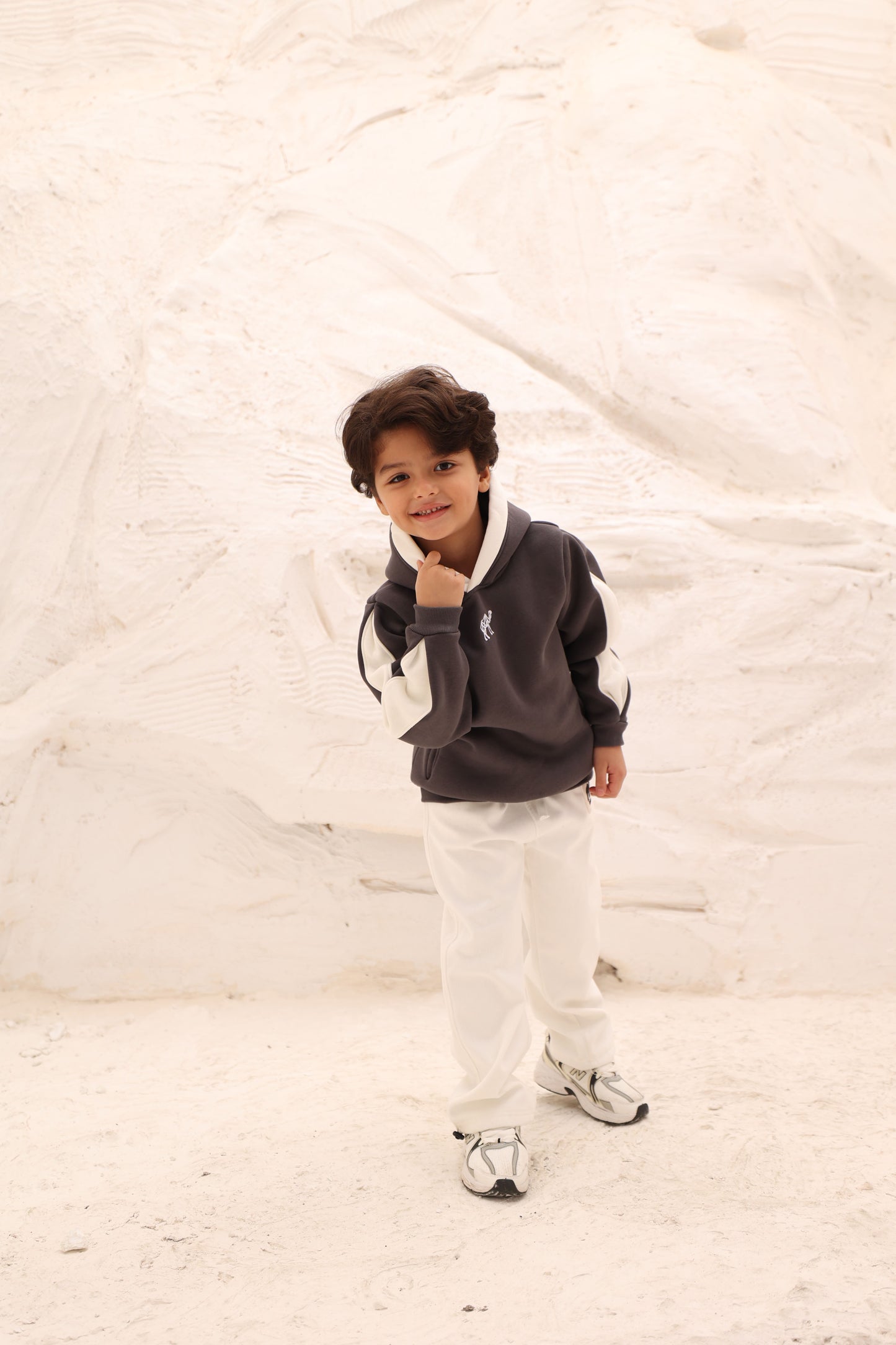 طقم للأطفال ( هودي رمادي + بنطلون )