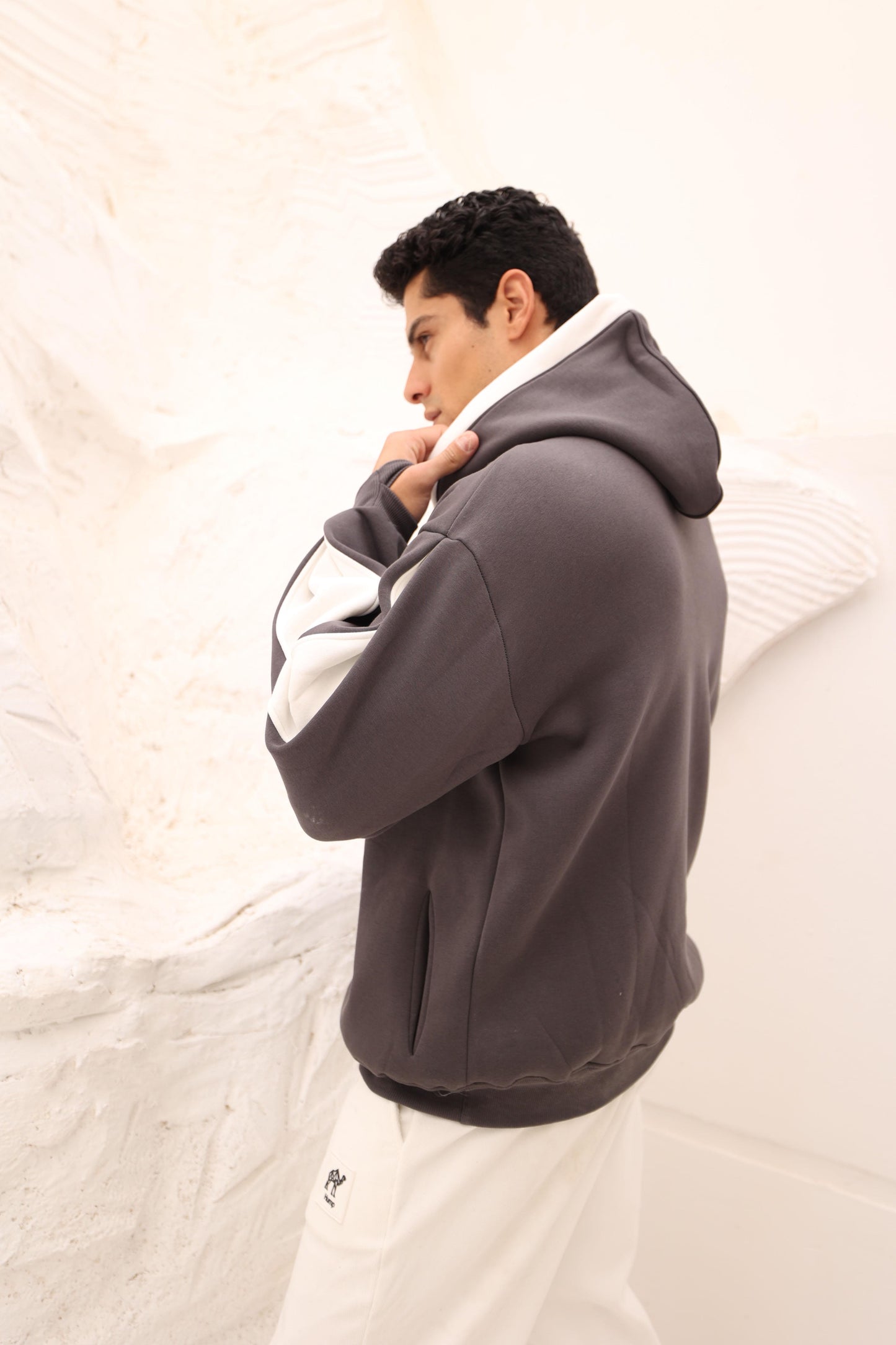 هودي رمادي حديدي