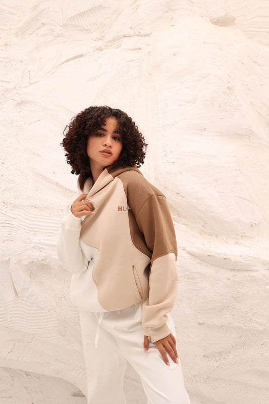 هودي باللون الأبيض الحليبي