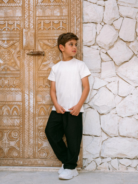 طقم تيشيرت للأطفال باللون الأبيض