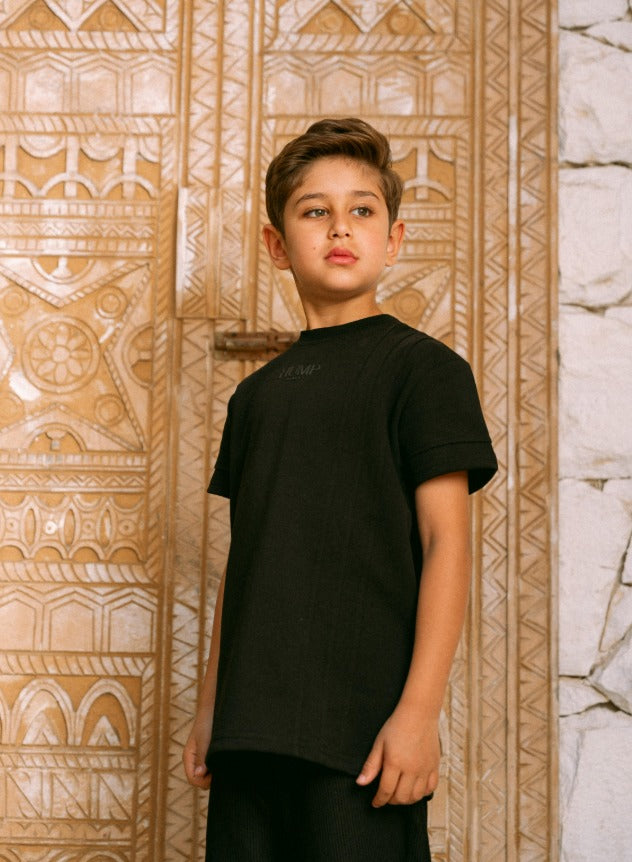 طقم تيشيرت للأطفال باللون الأسود