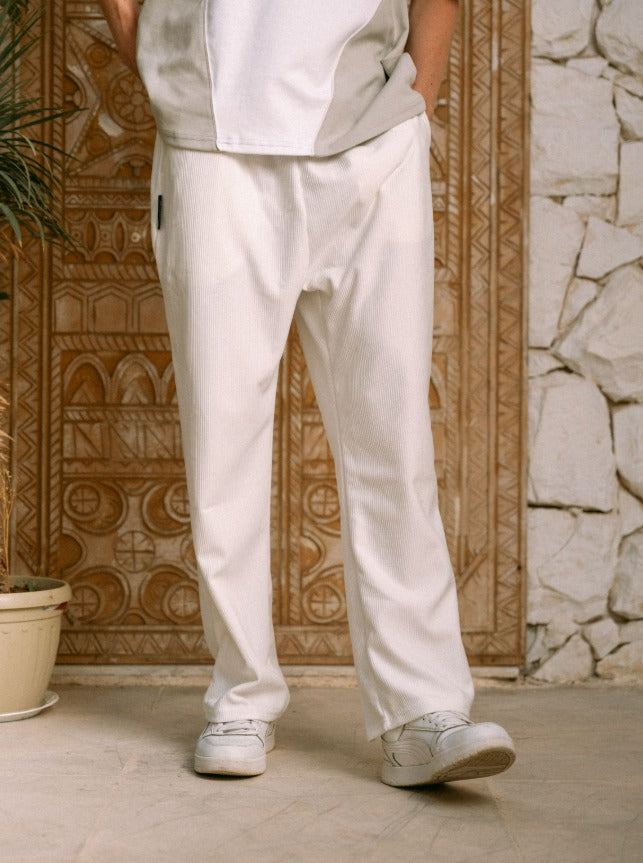 بنطلون ابيض
