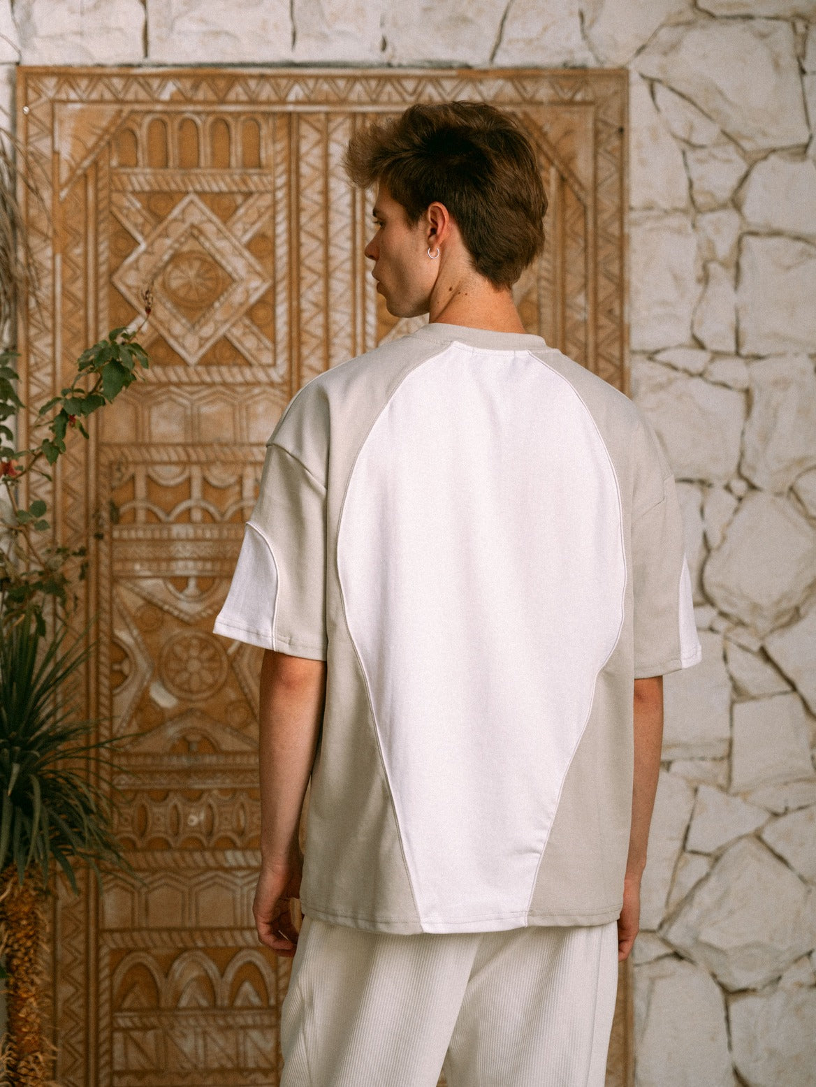 تيشيرت أبيض ورمادي