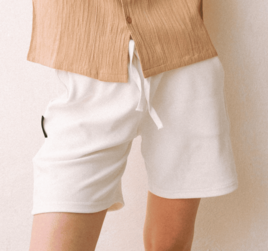 شورت أبيض