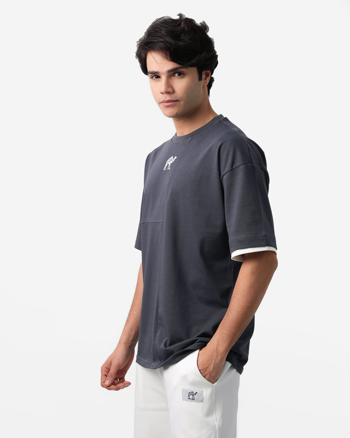 تيشيرت رمادي غامق