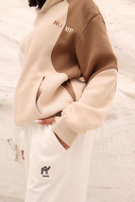 هودي باللون الأبيض الحليبي