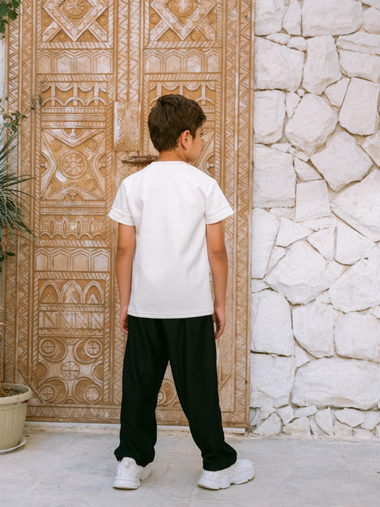 طقم تيشيرت للأطفال باللون الأبيض