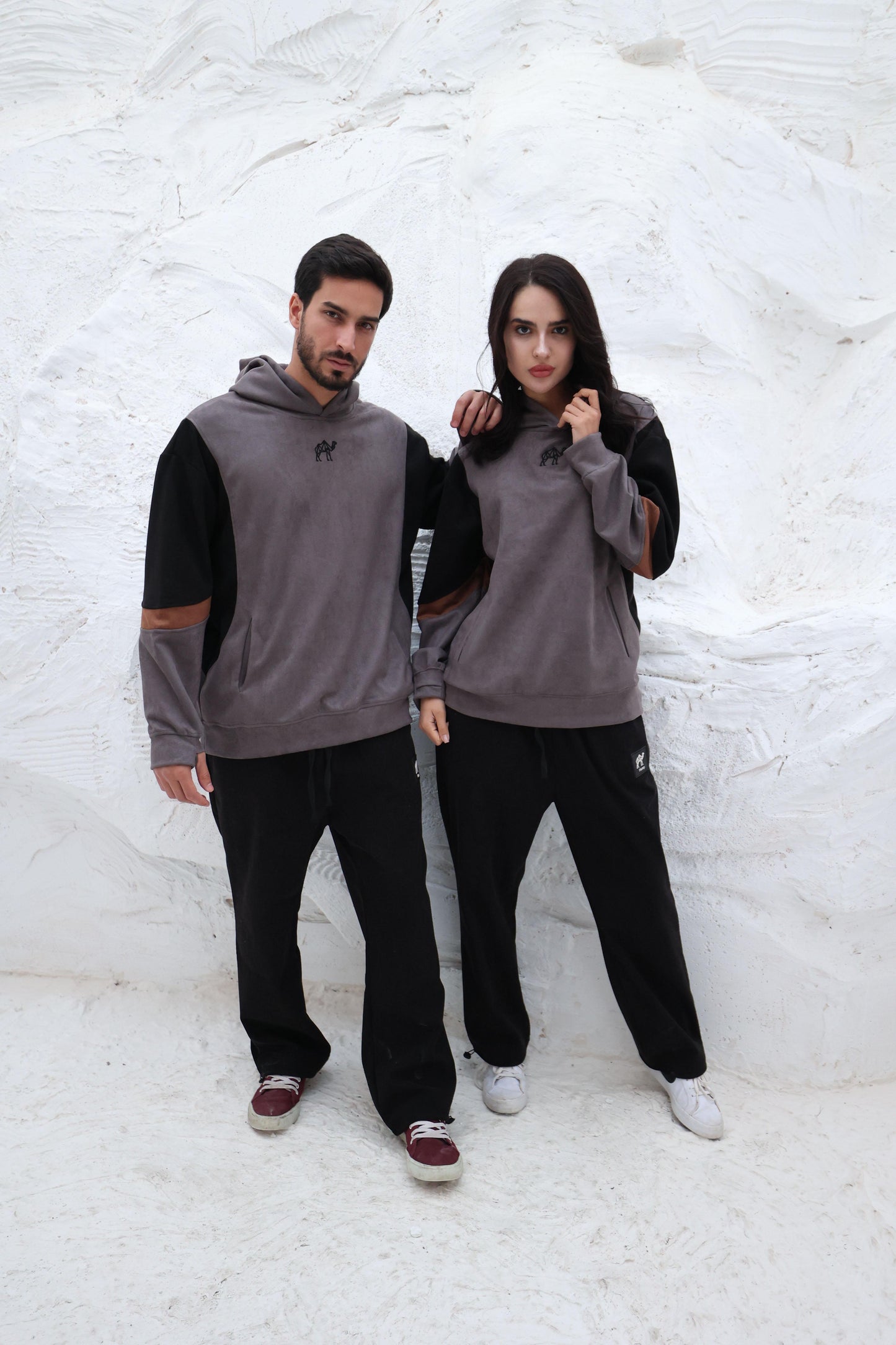 هودي رمادي وأسود